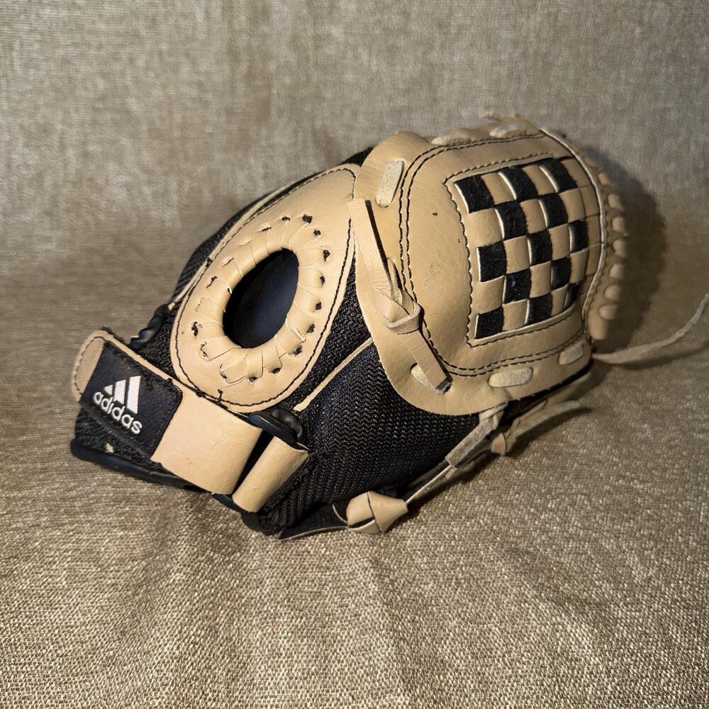 Adidas Eazy Close Youth Baseball Glove 9.5” Right Hand Throw Black Tan Ts9500BR